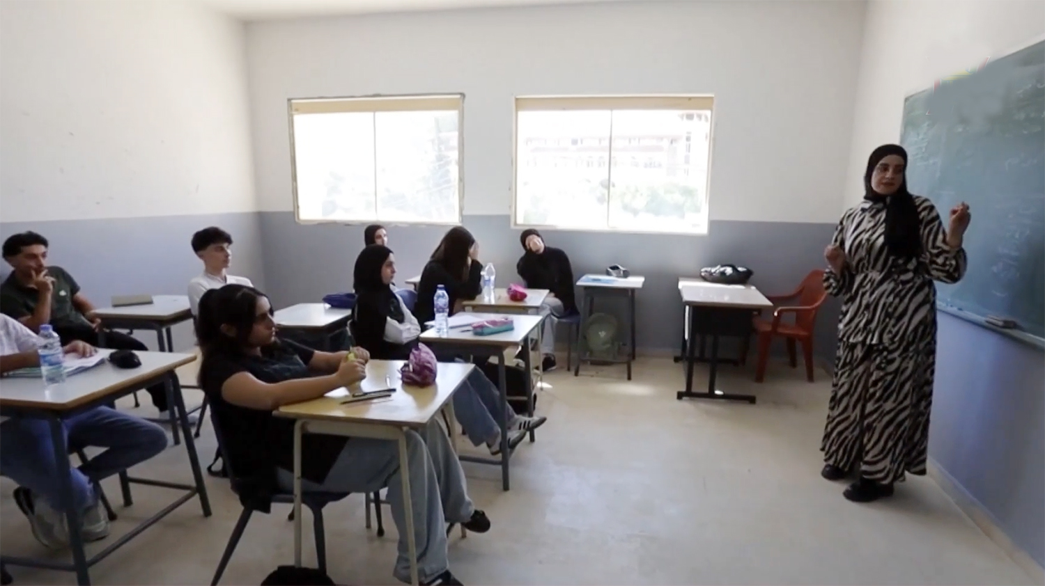 Phụ huynh Lebanon mắc kẹt trong khủng hoảng kinh tế

